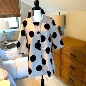 How cute is this? With the white jeans, black leggings, black dress pants!!